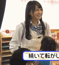 黑发美女 小男孩 尴尬 书架