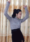 美女 跳舞 窗帘 黑色裙子