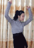 美女 跳舞 窗帘 黑色裙子