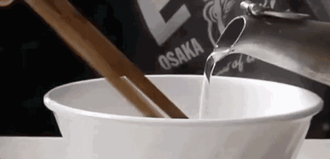 筷子 大碗 搅拌 水壶 热气