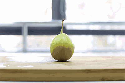 窗边  梨子  吃掉  变小