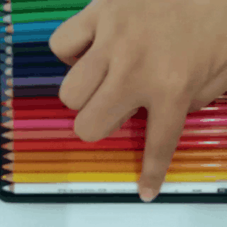 彩色铅笔 转动 标签 手指