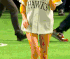 美女 挥手 行李 开心