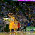 篮球场 运动员 黄色球服 观众