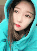 美女 大眼睛  红嘴唇 歪脖子