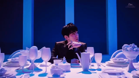EXO 帅男 餐桌 时尚