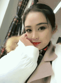 美女 萌妹纸 托下巴 可爱