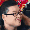 眼镜男 点头 嗨起来