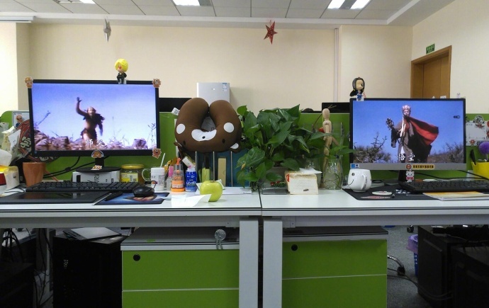 办公室 电脑 动画片 安静 温馨