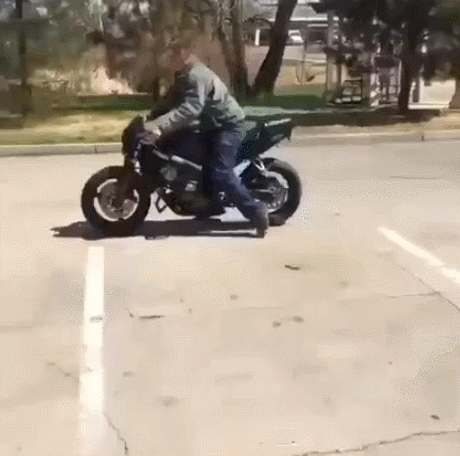 摩托车 motorcycle 尴尬 摔跤了