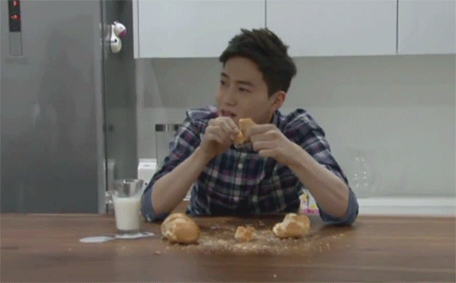 吃 exo 面包 SUHO