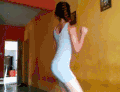 美女 短裙 头发 跳舞