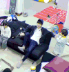 易烊千玺 小孩 沙发 帽子