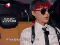 帅哥 戴墨镜 坐车 说话