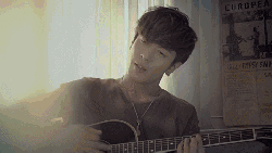 CNBLUE MV 傻瓜 吉他 唱歌 帅哥 弹吉他 房车 男女对唱 郑容和 音乐录影带