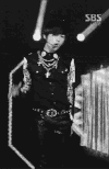 唱歌 表演 黑白