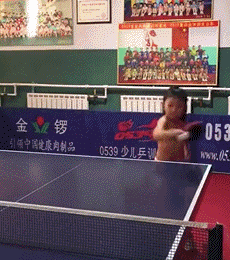 小女孩 打乒乓球 厉害 搞笑