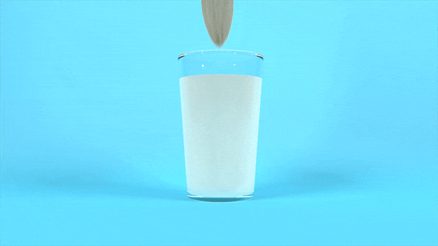 香蕉 艺术 牛奶 杯子 融合 香蕉牛奶 蓝色背景