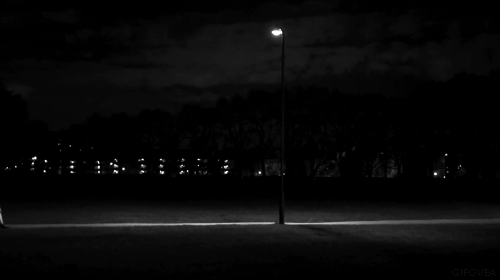 夜晚 走路 黑暗 公园