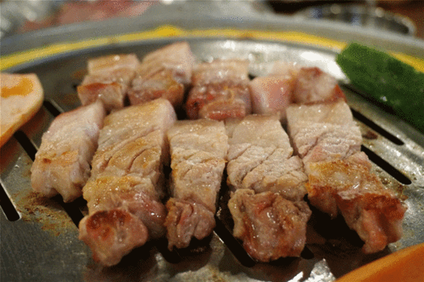 烤肉 翻動(dòng) 誘人 美食 韓式