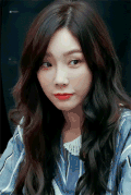 美女 红嘴唇 摆手 微笑