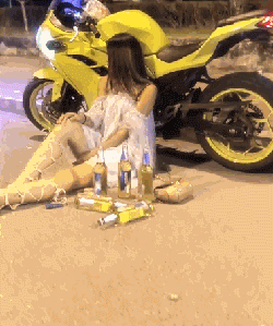 摩托车 美女 车灯 玻璃瓶
