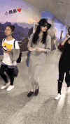 美女 走路 墨镜 帽子