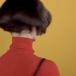 短發(fā)美女 紅唇 微笑 轉(zhuǎn)身 高興 漂亮
