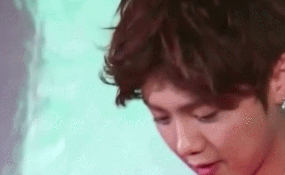 鹿晗 低頭 思考 帥氣