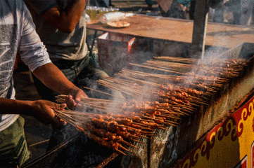 街边小吃 烤串 美味 影响健康 热气腾腾