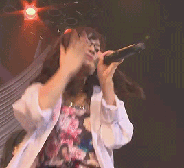 燈光 美女 自信 唱歌