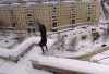 高楼 雪地 倒立 汽车
