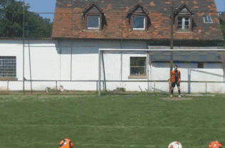 体育 运动 足球 守门员 撞头