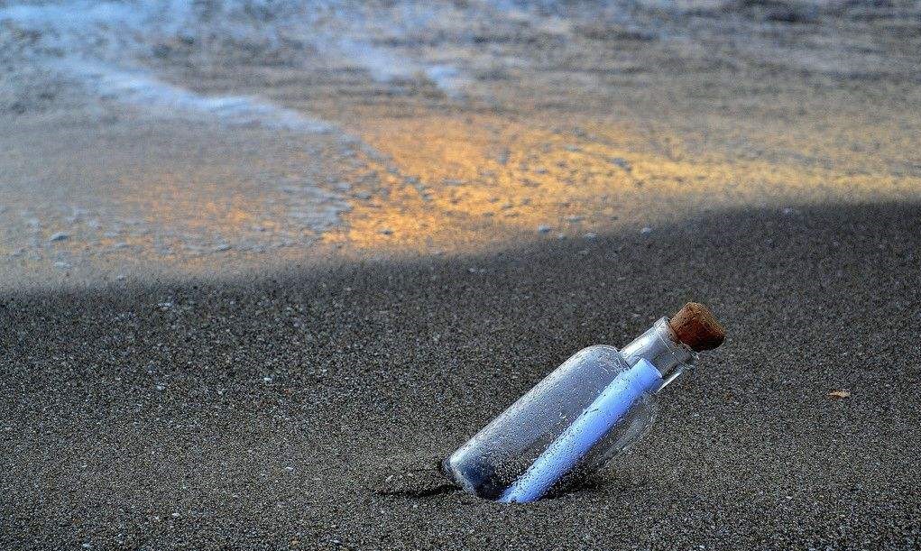 漂流瓶 展示 海 漂浮 沙滩