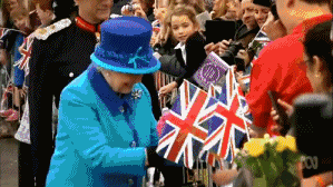 小朋友 献花 英国女王