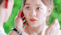 摸脸 美女 大眼睛 温暖