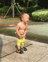 搞怪 搞笑 令人开心 尿裤子