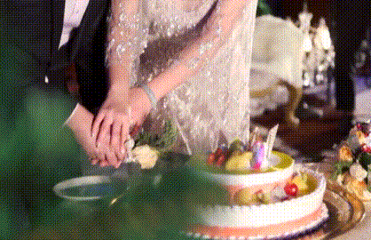 新婚夫妇 切蛋糕 幸福 开心