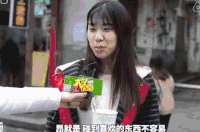 美女 采访 害羞 说话