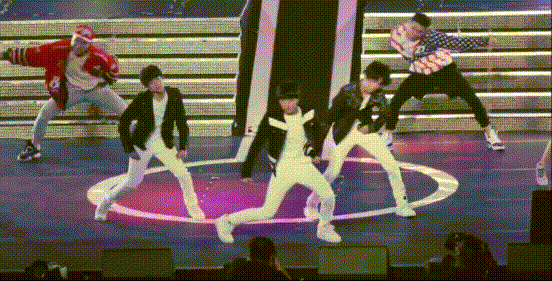 TFBOYS 帥氣 舞臺(tái) 表演