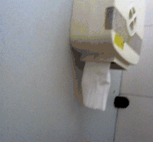上厕所 没纸了 尴尬了