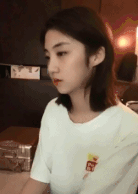 妹子 托下巴 侧颜 微笑