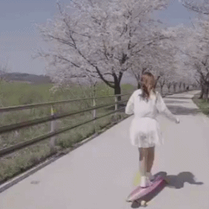 美女 滑板 道路 樱花 技术