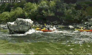 皮划艇  失败 撞岩石 落水