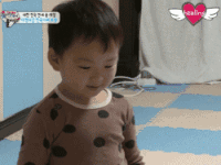 地板 花衣服 窗帘 白色窗帘 机器人 抱抱