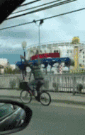 搞笑 危险 路上 自行车