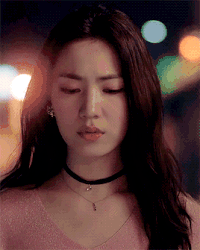 美女 低头 难过 长发