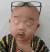 小孩子 戴眼镜 眨眼 小胡子