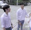 帅男 衬衫 户外 聊天