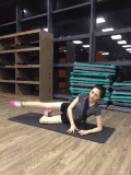 健身 抬腿 美女 性感 微笑